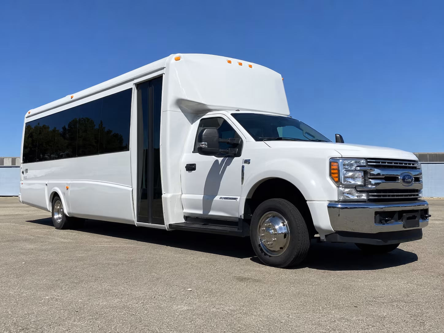 buses for kirkland area college and university campus visits