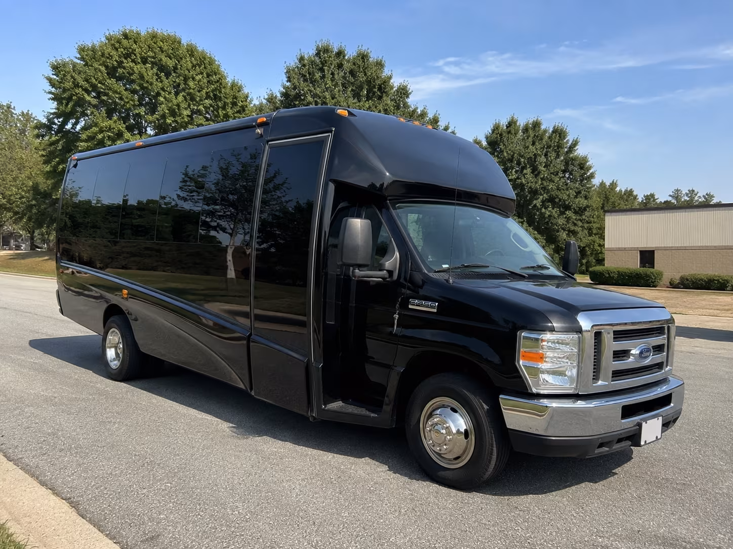 charter buses to marymoor amphitheater shows in redmond