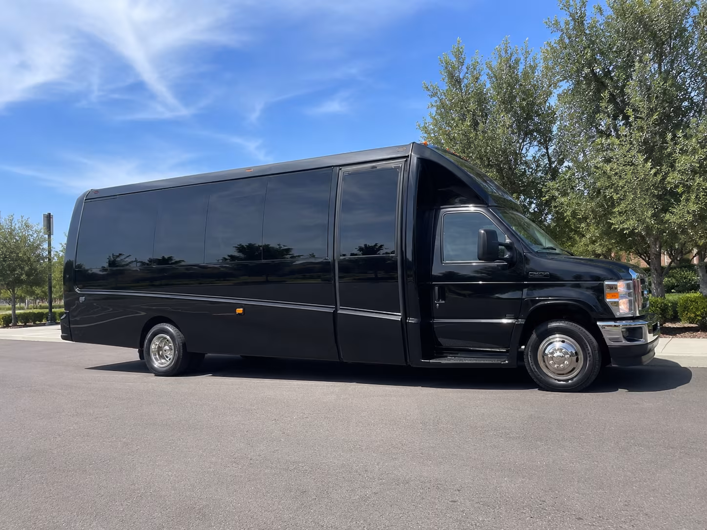 concert bus rentals for kirkland groups headed to tacoma dome shows