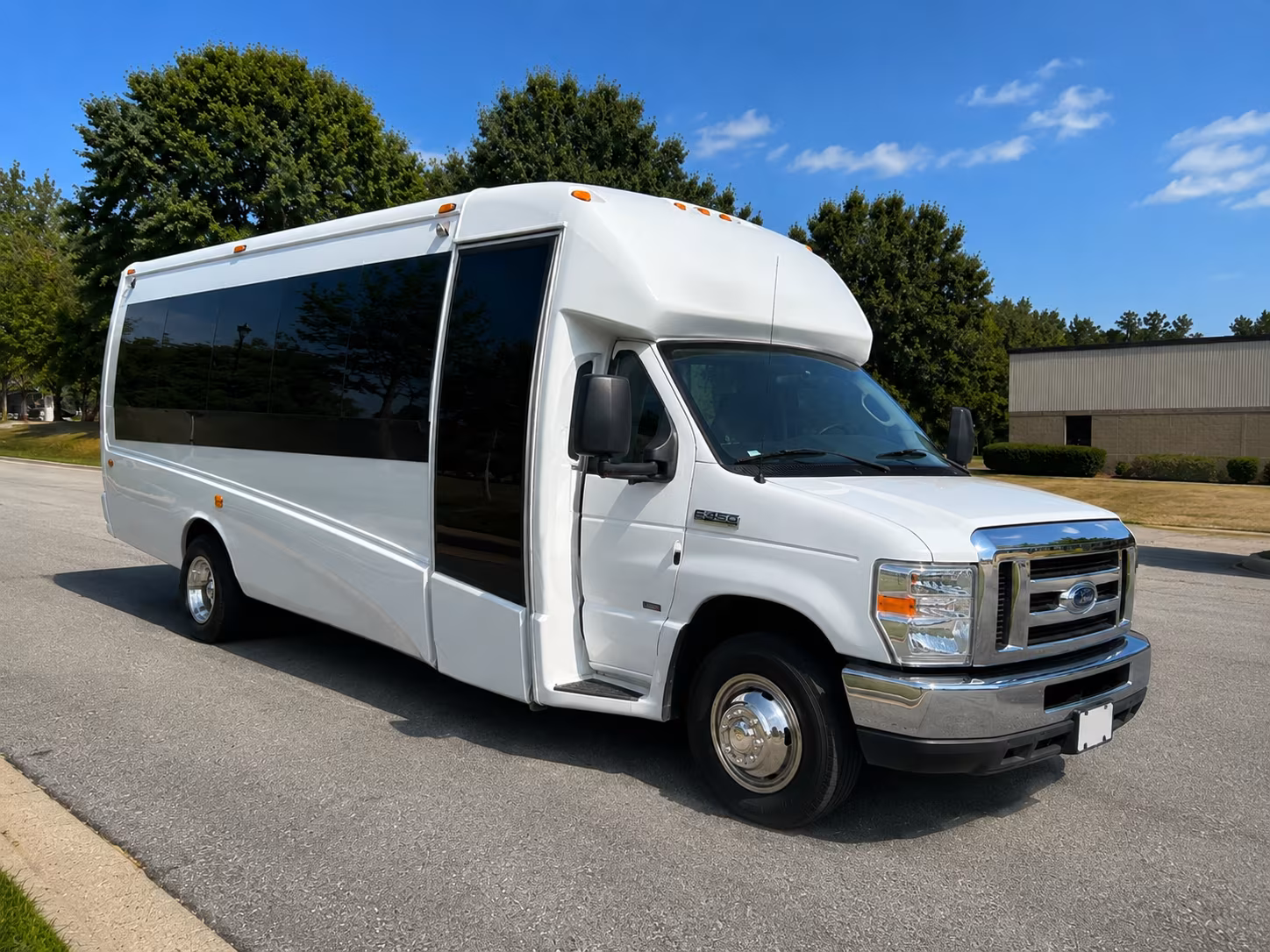 convention and conference shuttle buses between kirkland and seattle