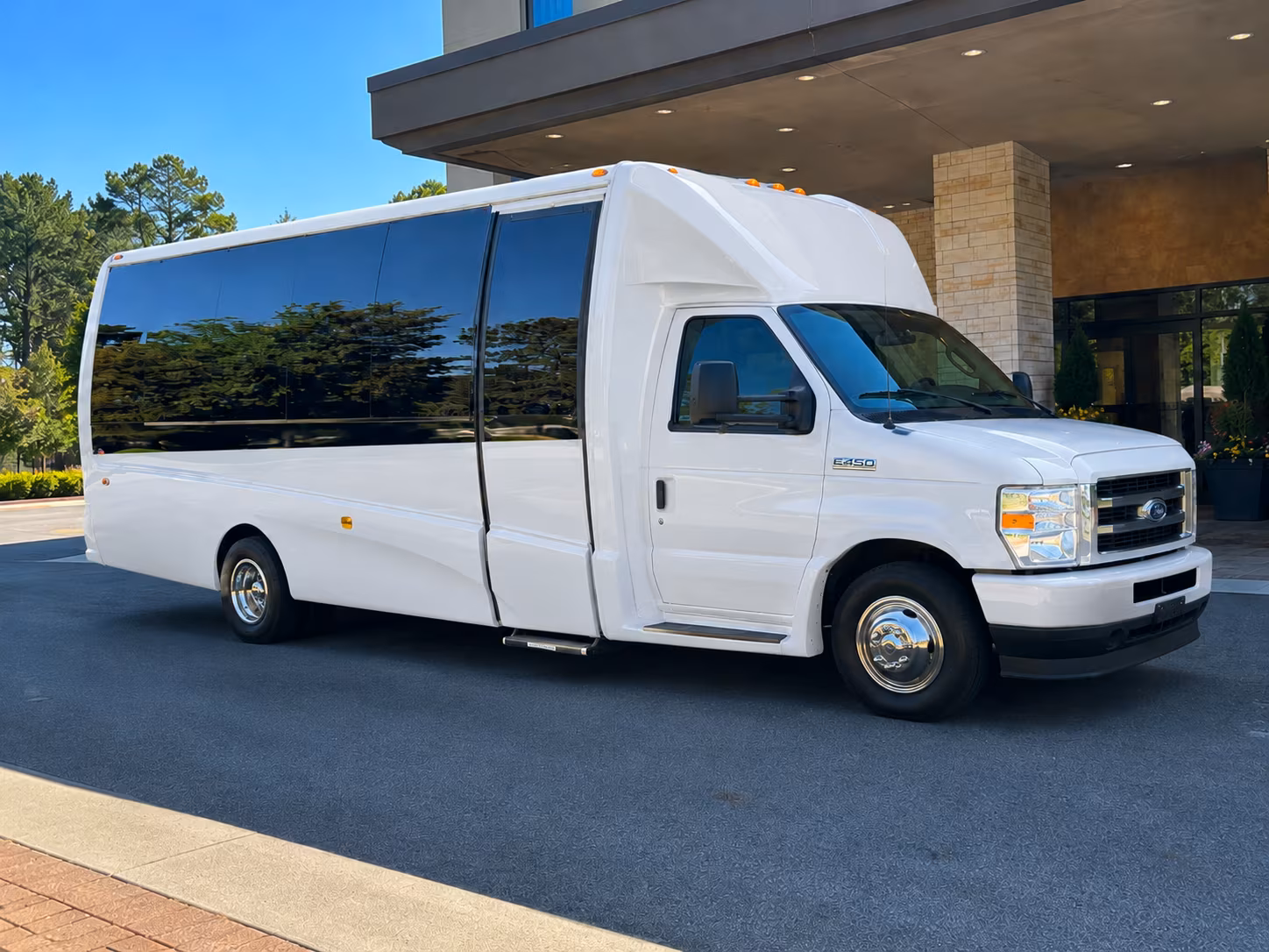 employee shuttle buses for kirkland and eastside commuters
