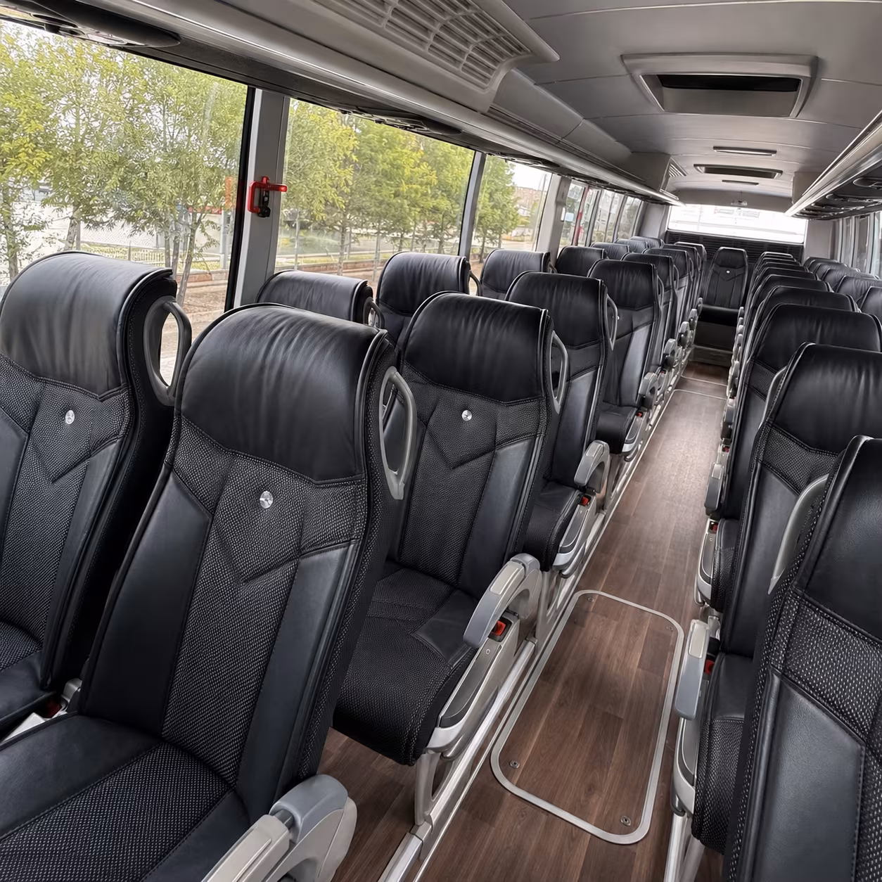 kirkland long distance bus rentals for school groups and university tours