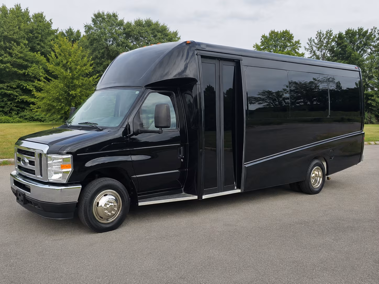 minibus rentals for small group wine tasting day trips from kirkland