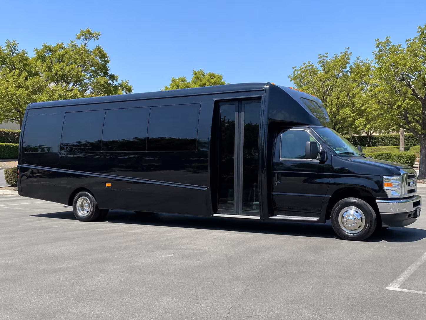 rent a minibus in kirkland for a stress free prom night ride